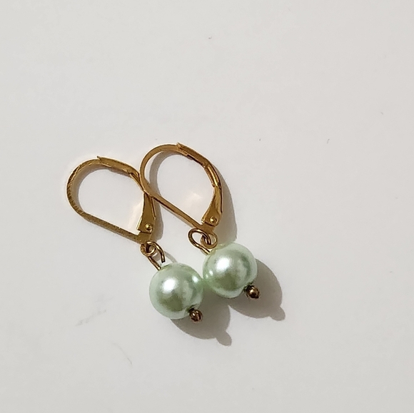 Hand Crafted Elegant Pastel Green Pearl Drop Earrings Pierced - Picture 4 of 7